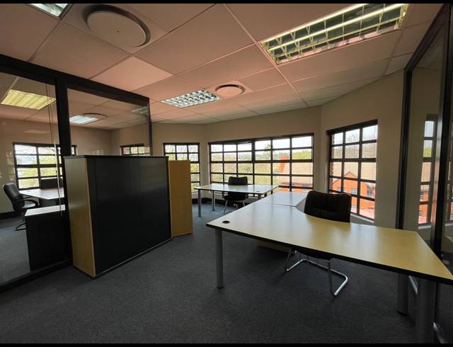 1,308M² OFFICE FOR SALE IN BRYANSTON